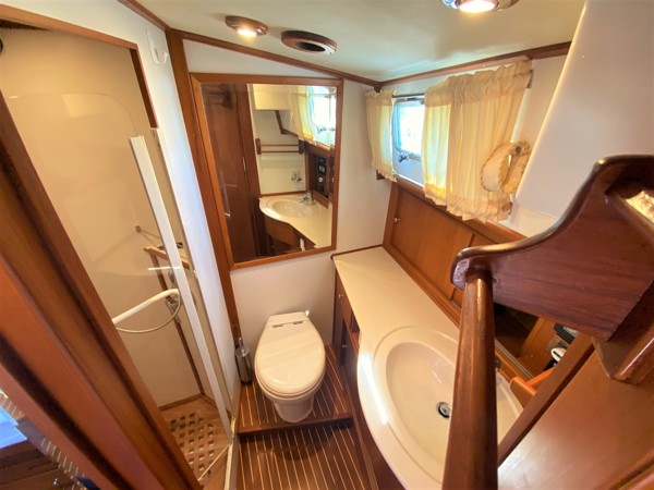 2004 GRAND BANKS EASTBAY 54 SX