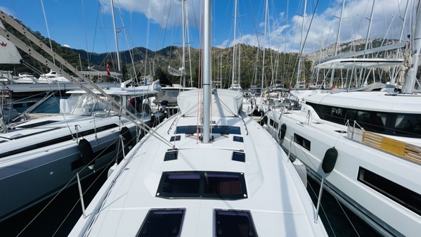 2021 DUFOUR 530