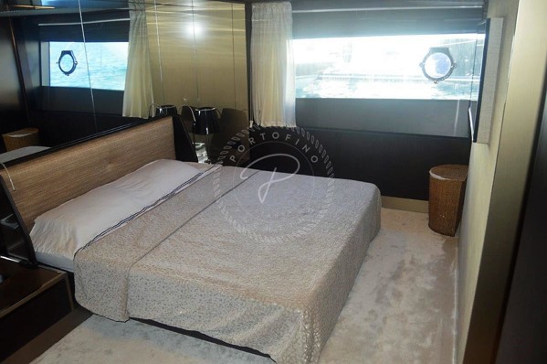 2017 FERRETTI 850