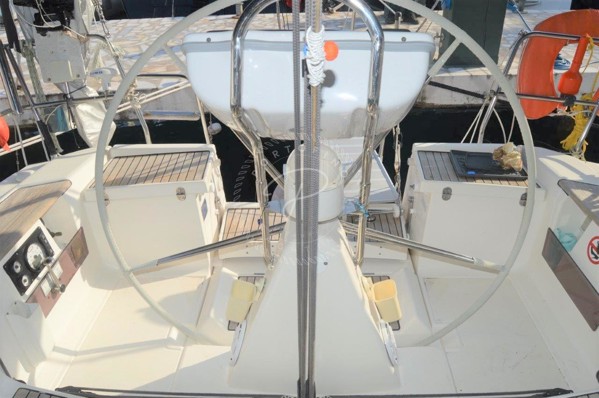 2005 DUFOUR 44