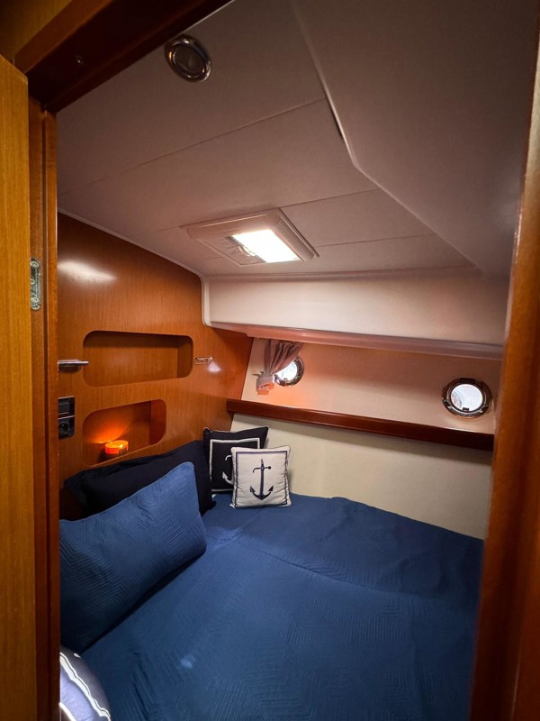 2010 BENETEAU SWIFT TRAWLER 42