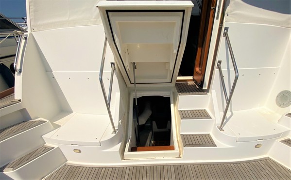2004 GRAND BANKS EASTBAY 54 SX