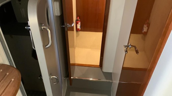 2007 PRINCESS 21M