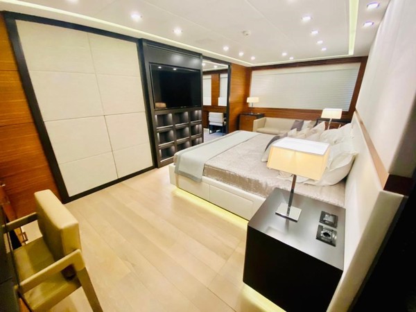 2015 MANGUSTA 132