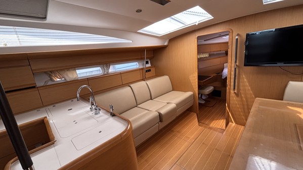 2011 JEANNEAU 53