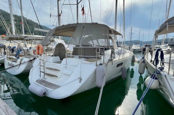 2011 JEANNEAU 53