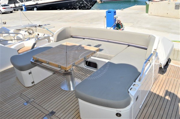 2012 FAIRLINE TARGA 58