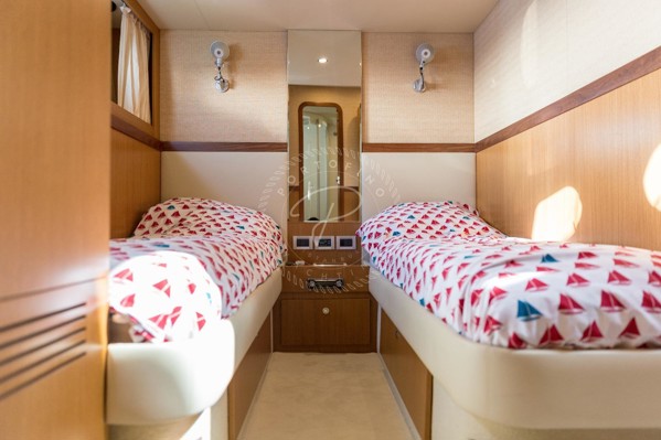 2006 FERRETTI 690 ALTURA