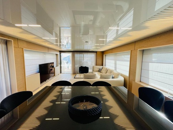 2021 FERRETTI YACHTS 920