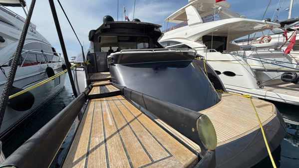 2012 PERSHING 72