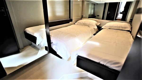 2012 FAIRLINE TARGA 58