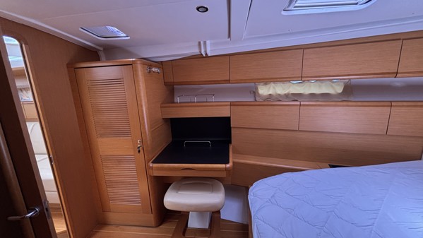 2011 JEANNEAU 53