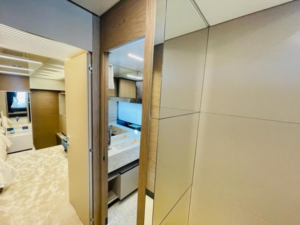 2021 FERRETTI YACHTS 920