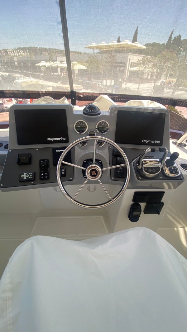 2025 BENETEAU SWIFT TRAWLER 48