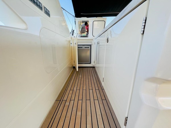 2014 ABSOLUTE 72 FLY