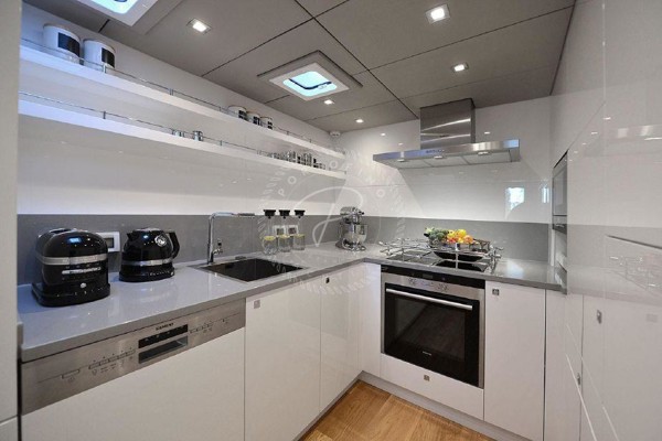 2015 SUNREEF 70 POWER