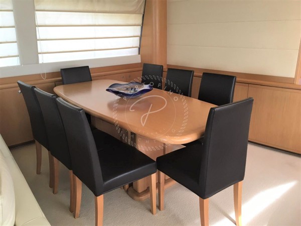2009 FERRETTI YACHTS 830