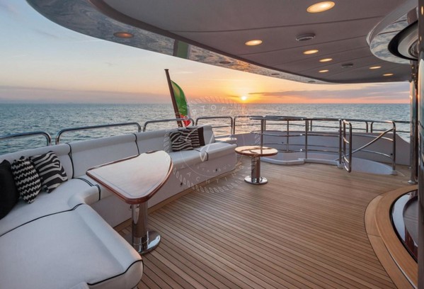 2007 | 2017 BENETTI VISION 145