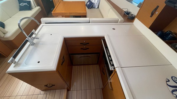 2018 JEANNEAU 51
