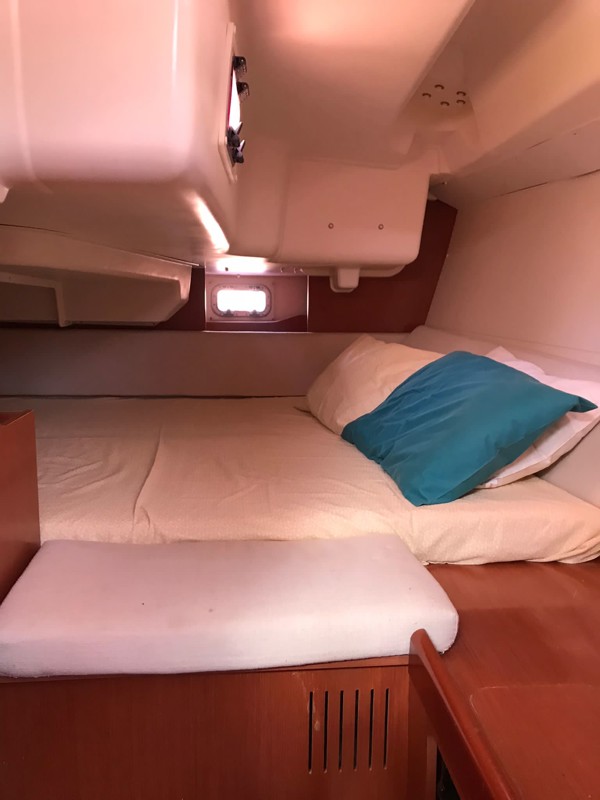 2008 BENETEAU OCENAIS 37