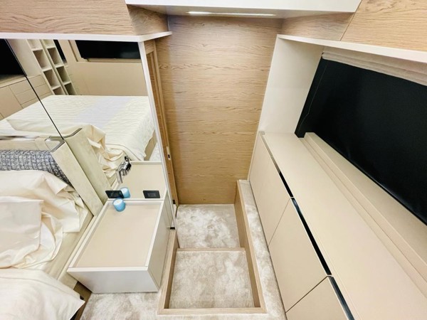 2021 FERRETTI YACHTS 920