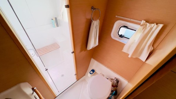 2016 LAGOON 380 OWNER'S CABIN