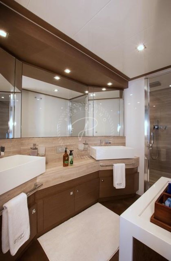 2014 FERRETTI 870 FLY
