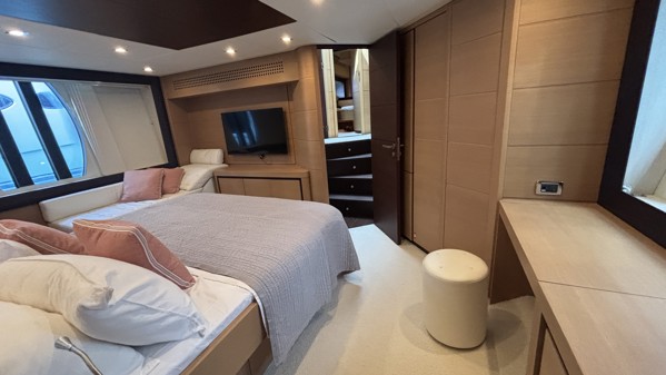 2012 PERSHING 72