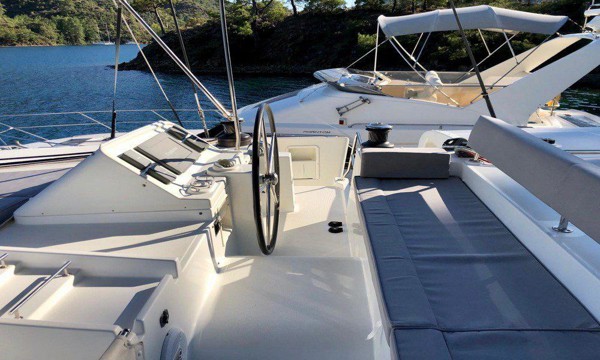 2011 LAGOON 450 F