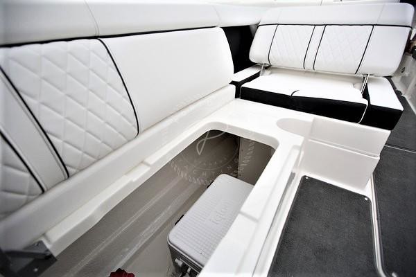 2015 SEA RAY 270 SUNDECK