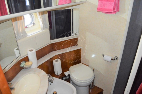 2001 FERRETTI YACHTS 80