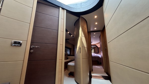 2012 PERSHING 72