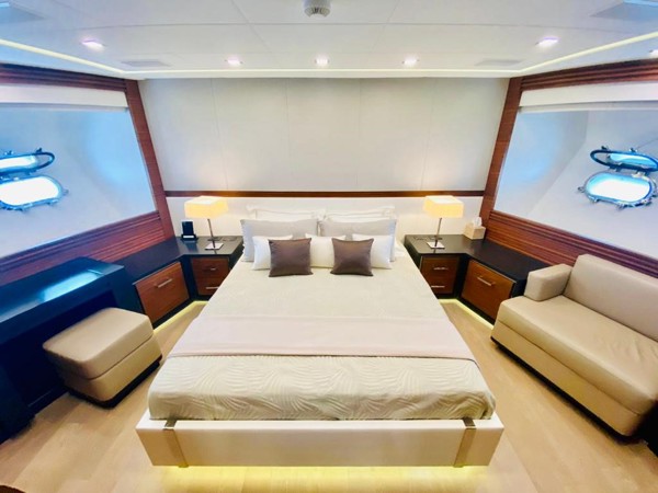 2015 MANGUSTA 132