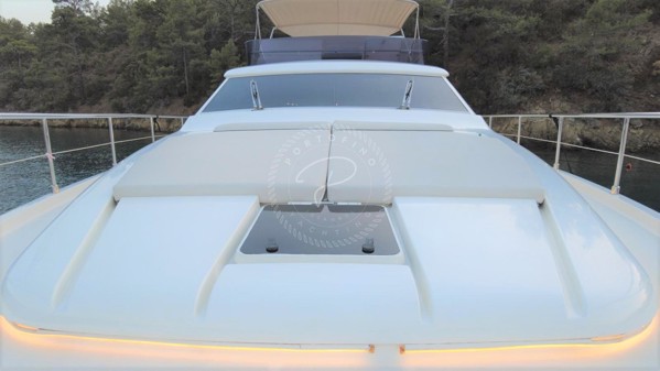 2003 FERRETTI YACHTS 590