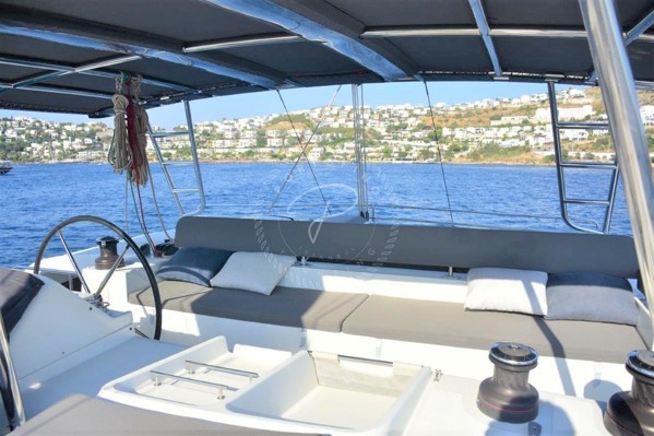 2011 LAGOON 450 F