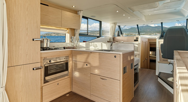 2025 BENETEAU SWIFT TRAWLER 48