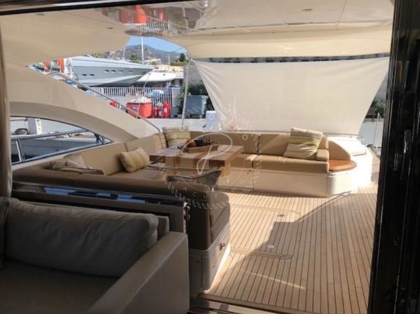 2013 PRINCESS V72
