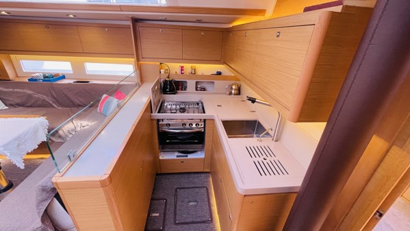 2021 DUFOUR 530