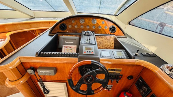 2000 SUNSEEKER MANHATTAN 64