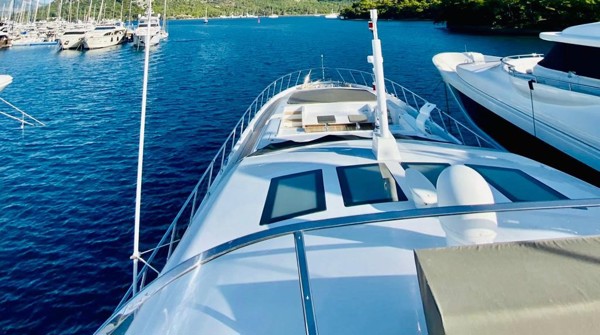 2015 MANGUSTA 132