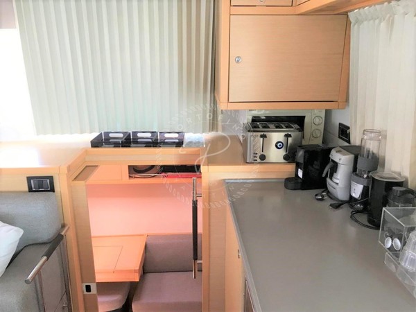 2011 LAGOON 450 F