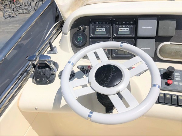 2010 AZIMUT 55 FLY
