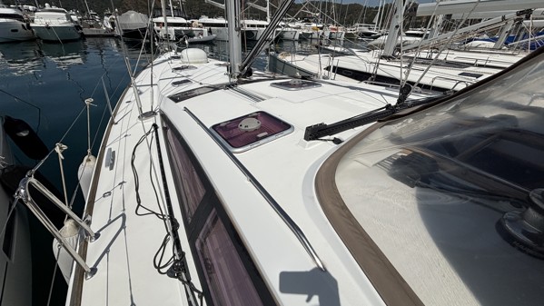 2011 JEANNEAU 53