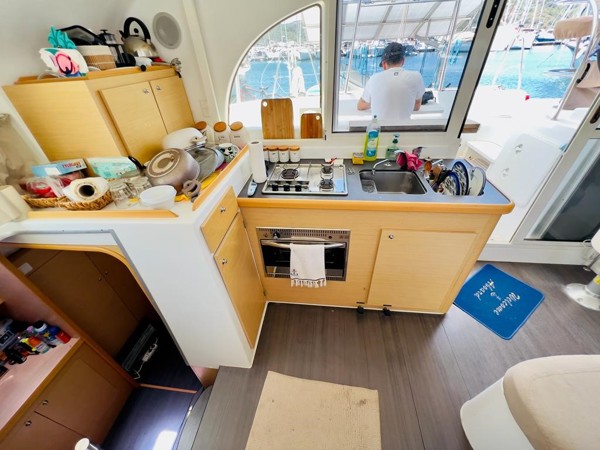 2016 LAGOON 380 OWNER'S CABIN