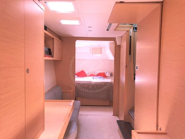 2011 LAGOON 450 F