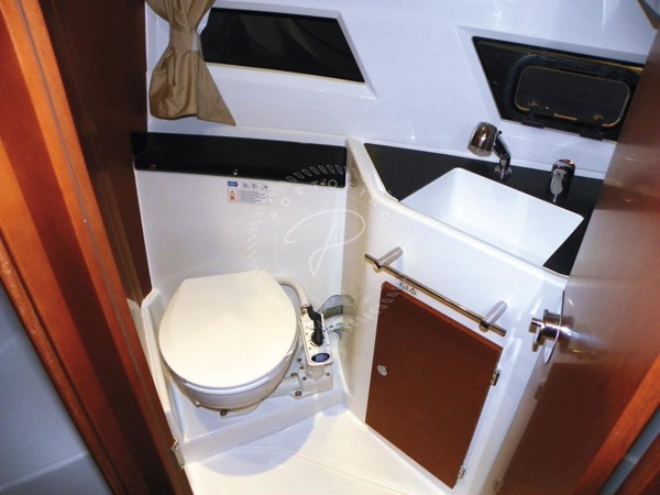 2013 JEANNEAU MERRY FISHER 855