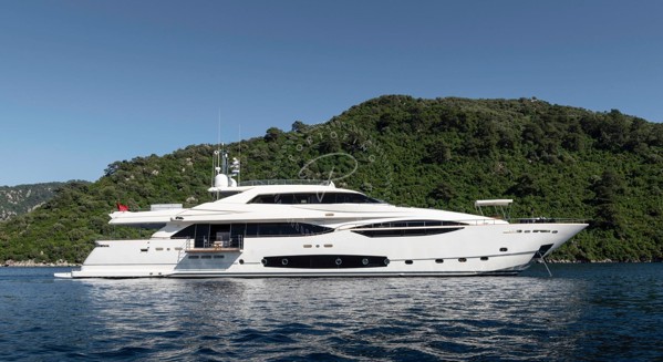 2013 FERRETTI CUSTOMLINE 124
