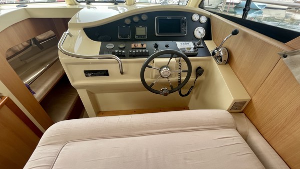 2014 GREENLINE 33 HYBRID