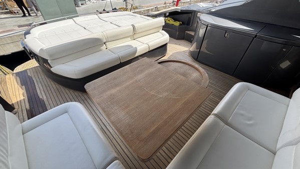 2012 PERSHING 72