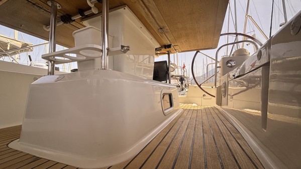 2011 JEANNEAU 53